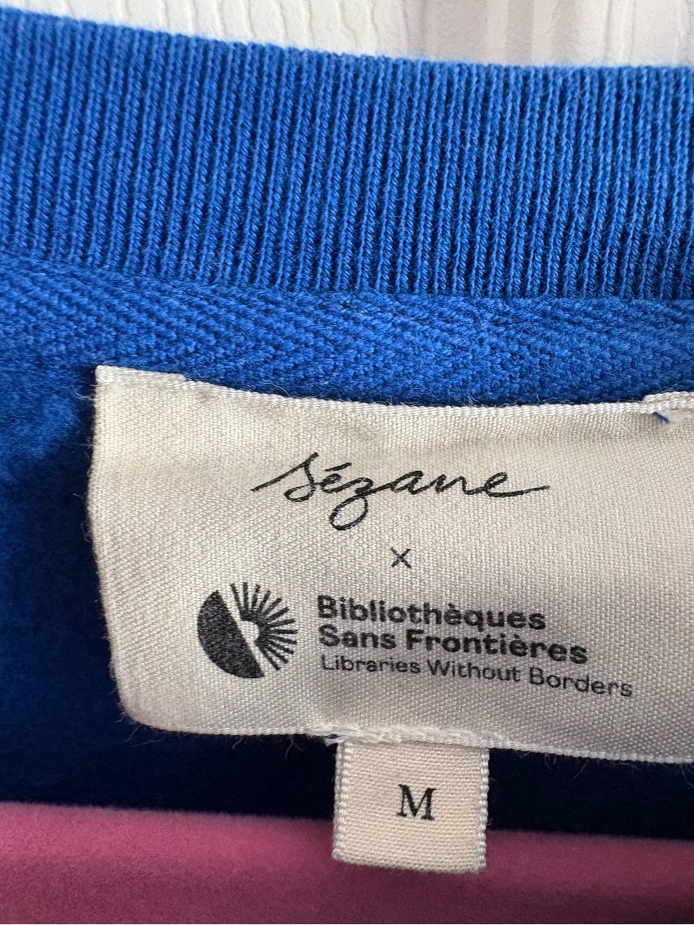 Sézane Cobalt Blue L’ Art De Lire Graphic Sweatshirt - Picture 5 of 5